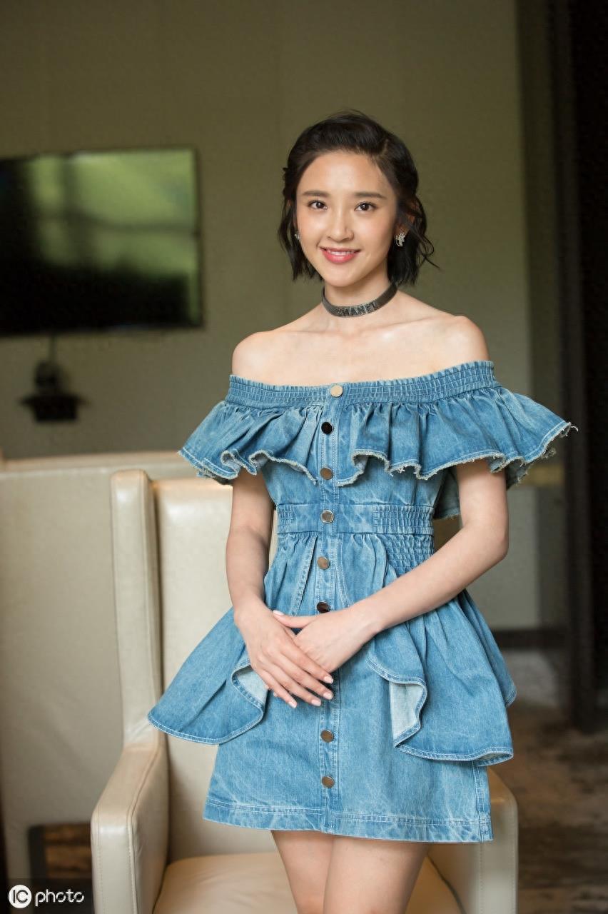 张若昀妻子——唐艺昕个人相册