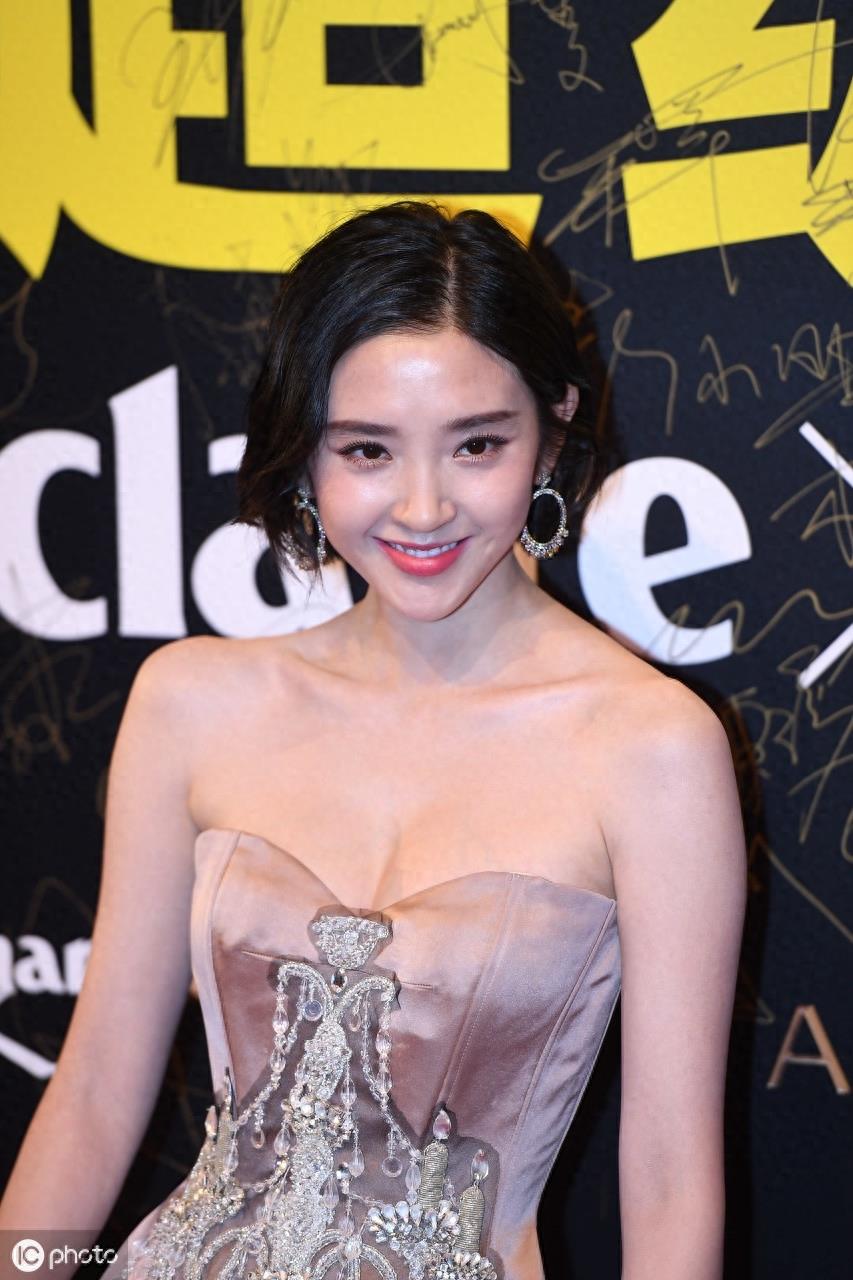 张若昀妻子——唐艺昕个人相册