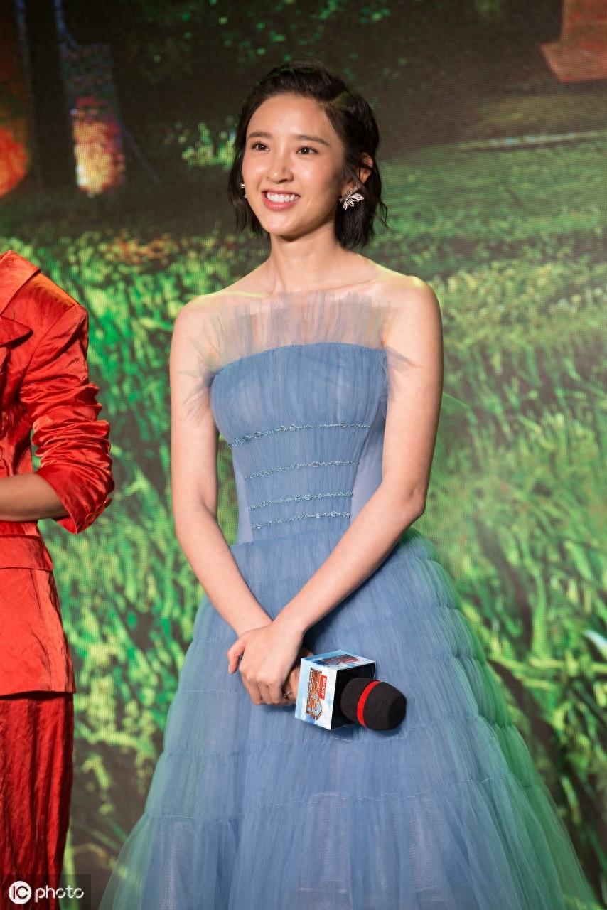 张若昀妻子——唐艺昕个人相册