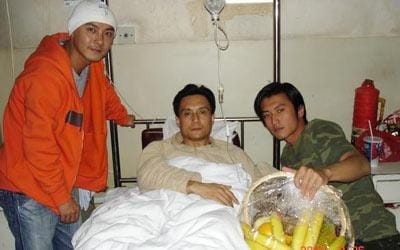 张卫健和谢霆锋为什么殴打小白龙?张卫健因 张卫健和谢霆锋为什么殴打小白龙?张卫健因
