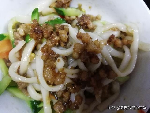 炸酱面的做法家常简单方便（炸酱面的家常做法）