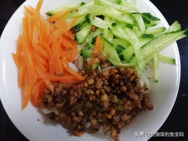 炸酱面的做法家常简单方便（炸酱面的家常做法）
