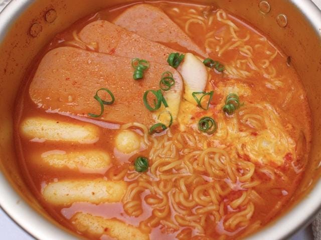 康师傅方便面和鸡蛋怎么煮才好吃(美食达人教你用康师傅泡面做汤温暖迎冬) 康师傅方便面和鸡蛋怎么煮才好吃(美食达人教你用康师傅泡面做汤温暖迎冬)
