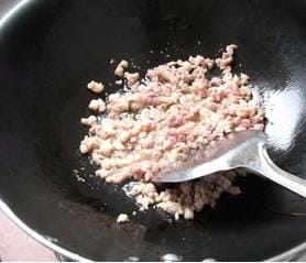 肉丁油焖茄子怎么做好吃（喜哥教你做营养美味的）