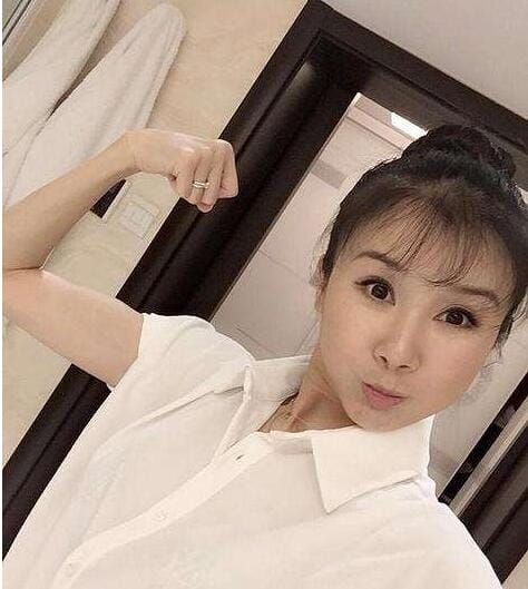 孙菲菲被打毁容是怎么回事?孙菲菲和刘雯相 孙菲菲被打毁容是怎么回事?孙菲菲和刘雯相