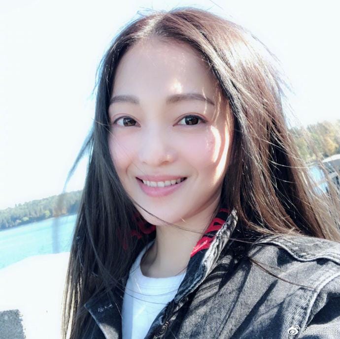 张韶涵萧亚轩关系好吗?萧亚轩演唱会唱歌尴 张韶涵萧亚轩关系好吗?萧亚轩演唱会唱歌尴