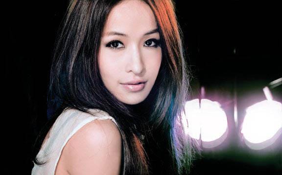 张韶涵萧亚轩关系好吗?萧亚轩演唱会唱歌尴 张韶涵萧亚轩关系好吗?萧亚轩演唱会唱歌尴