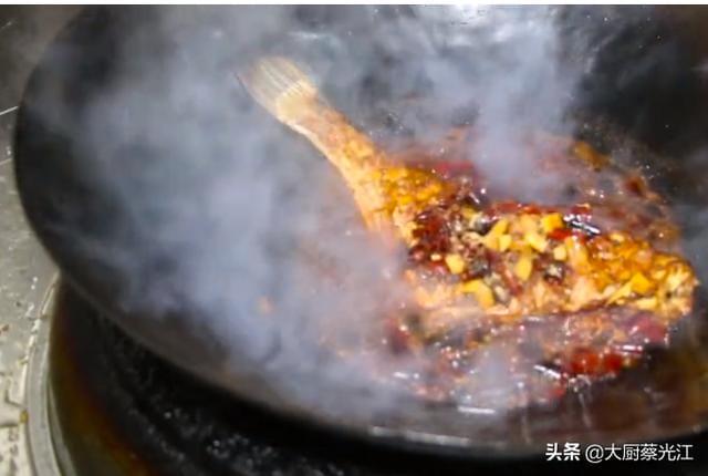 耗儿鱼最简单做法(大厨教你干锅耗儿鱼) 耗儿鱼最简单做法(大厨教你干锅耗儿鱼)