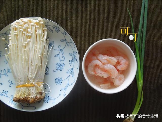 金针菇和虾怎么做好吃又简单（虾仁和金针菇放在一起蒸10分钟）