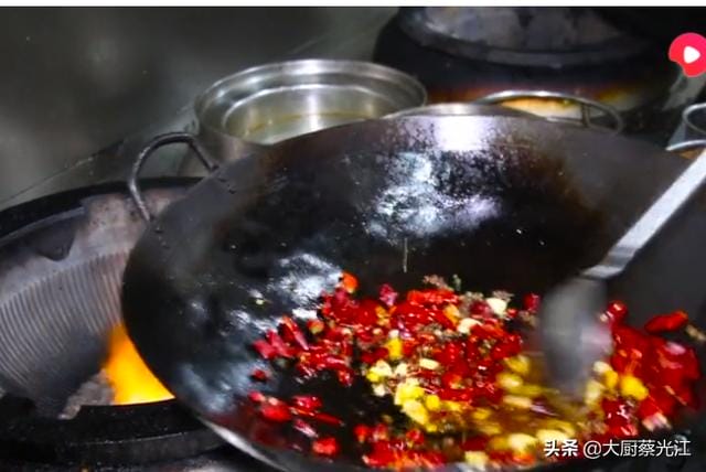 耗儿鱼最简单做法(大厨教你干锅耗儿鱼) 耗儿鱼最简单做法(大厨教你干锅耗儿鱼)