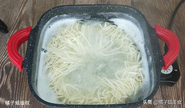面条这样做连吃一个月都不腻(面条吃了几十年) 面条这样做连吃一个月都不腻(面条吃了几十年)