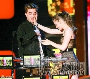 暮光女向女友求婚,暮光女有几个前(暮光女订婚) 暮光女向女友求婚,暮光女有几个前(暮光女订婚)