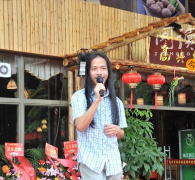 符凡迪现在有钱吗他出场费多少?符凡迪的老婆照片资料 本文共(969字) 符凡迪现在有钱吗他出场费多少?符凡迪的老婆照片资料 本文共(969字)