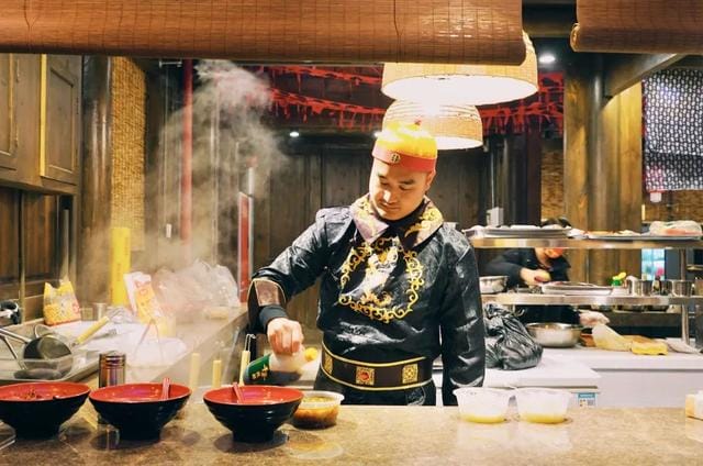 寻乌美食街推荐附近(这条千与千寻美食街) 寻乌美食街推荐附近(这条千与千寻美食街)