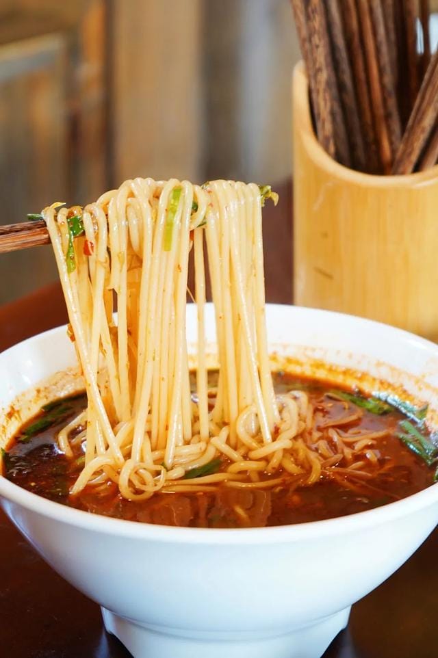 寻乌美食街推荐附近(这条千与千寻美食街) 寻乌美食街推荐附近(这条千与千寻美食街)
