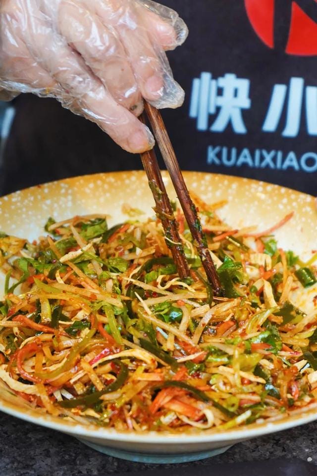 寻乌美食街推荐附近(这条千与千寻美食街) 寻乌美食街推荐附近(这条千与千寻美食街)