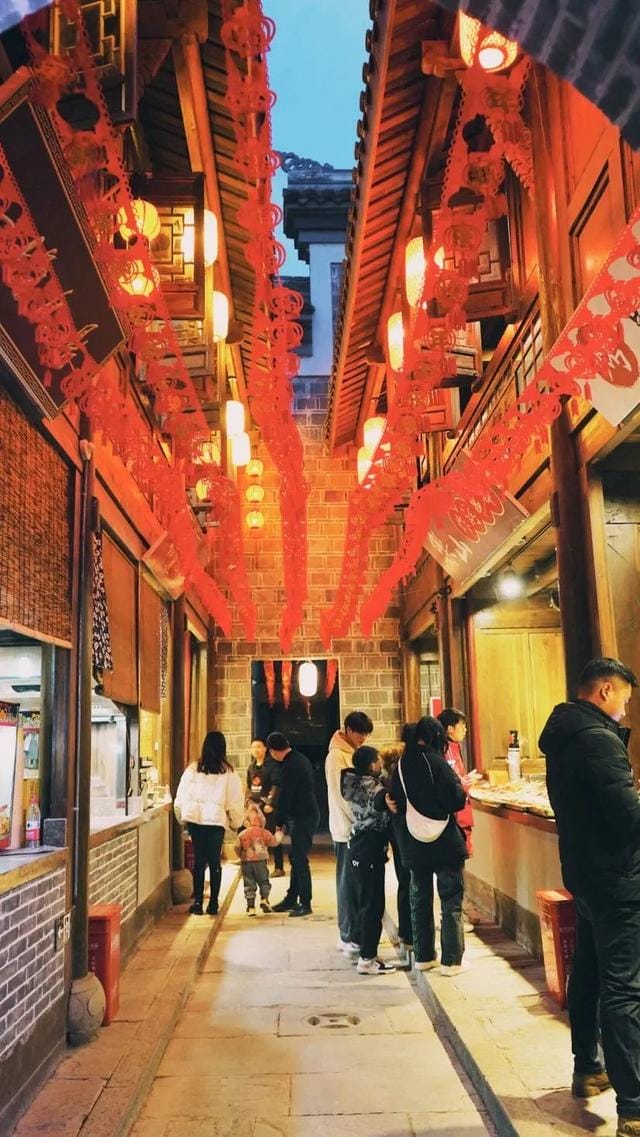 寻乌美食街推荐附近(这条千与千寻美食街) 寻乌美食街推荐附近(这条千与千寻美食街)