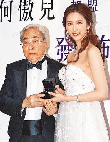何傲儿爷孙恋,轰动一时的爷孙恋宣布分手,本文共(9620字) 何傲儿爷孙恋,轰动一时的爷孙恋宣布分手,本文共(9620字)