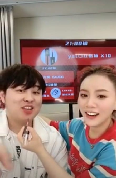 宝剑嫂为什么叫宝剑嫂这个名字,她男朋友出轨黑料是怎么回事? 本文共(886字) 宝剑嫂为什么叫宝剑嫂这个名字,她男朋友出轨黑料是怎么回事? 本文共(886字)
