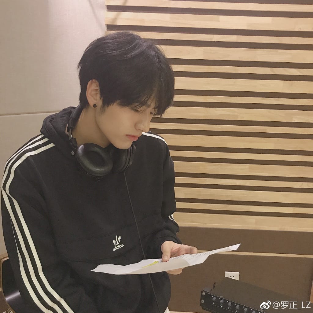 罗正为什么叫丧花、栗子?他原来是开挖掘机 罗正为什么叫丧花、栗子?他原来是开挖掘机