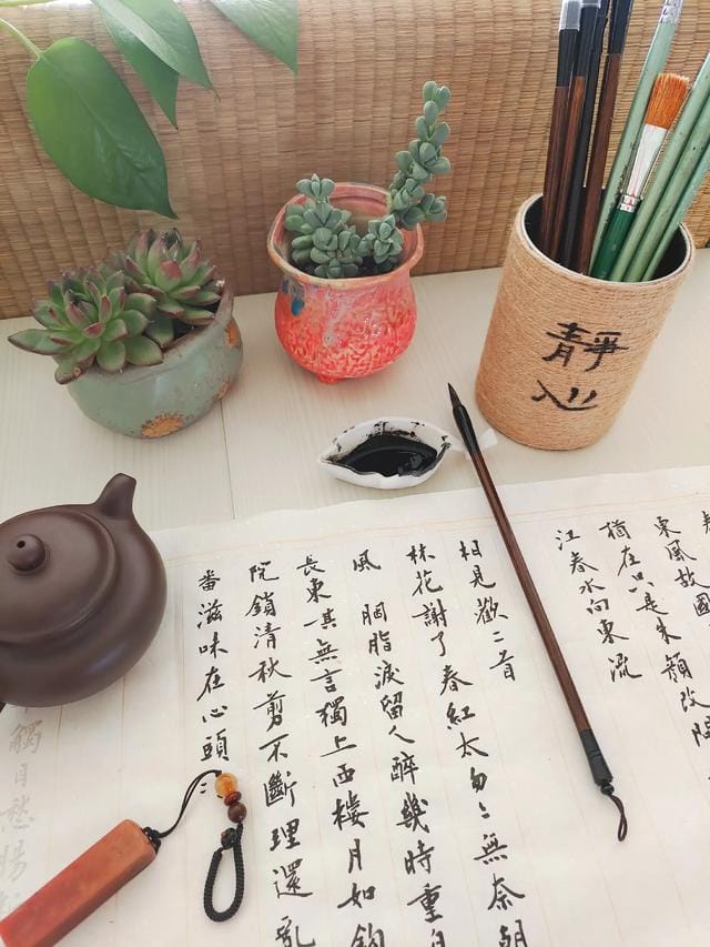 女人到中年穿什么样的衣服最有气质呢(中年女人穿着看出生活质量)(图5) 女人到中年穿什么样的衣服最有气质呢(中年女人穿着看出生活质量)(图5)