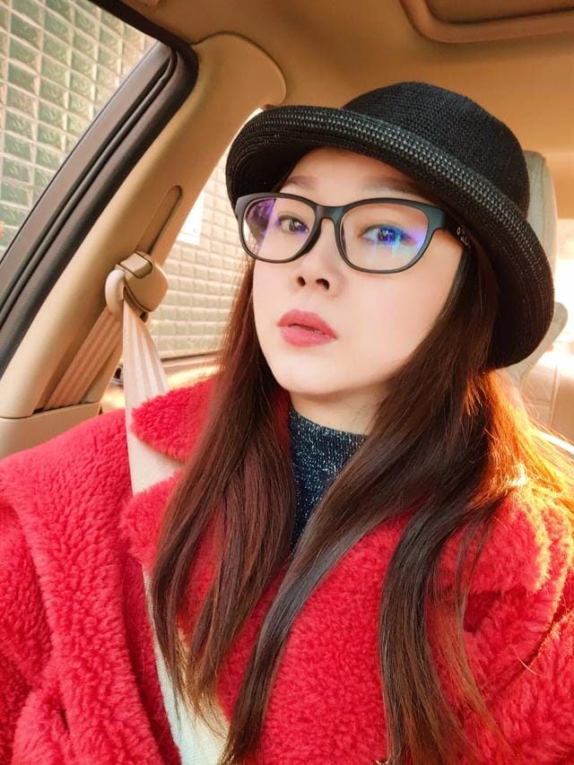 女人到中年穿什么样的衣服最有气质呢(中年女人穿着看出生活质量)(图2) 女人到中年穿什么样的衣服最有气质呢(中年女人穿着看出生活质量)(图2)