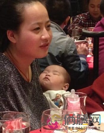 岳云鹏老婆郑敏简历,岳云鹏晒娇妻素颜照片 本文共(1230字) 岳云鹏老婆郑敏简历,岳云鹏晒娇妻素颜照片 本文共(1230字)