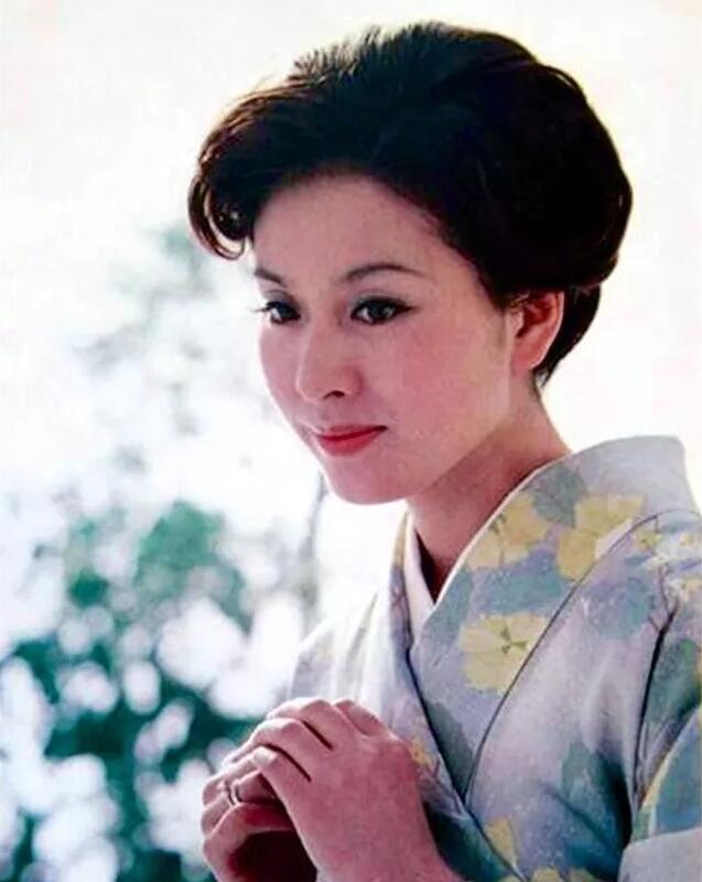 栗原小卷年轻时太漂亮了图,她现在老年照片近照 本文共(1230字) 栗原小卷年轻时太漂亮了图,她现在老年照片近照 本文共(1230字)