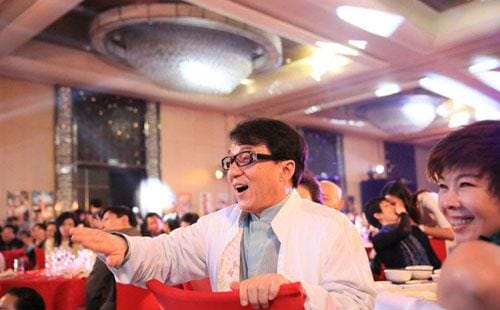 成龙60大寿,成龙60大寿演唱会(成龙六十岁寿宴晚会全程) 成龙60大寿,成龙60大寿演唱会(成龙六十岁寿宴晚会全程)