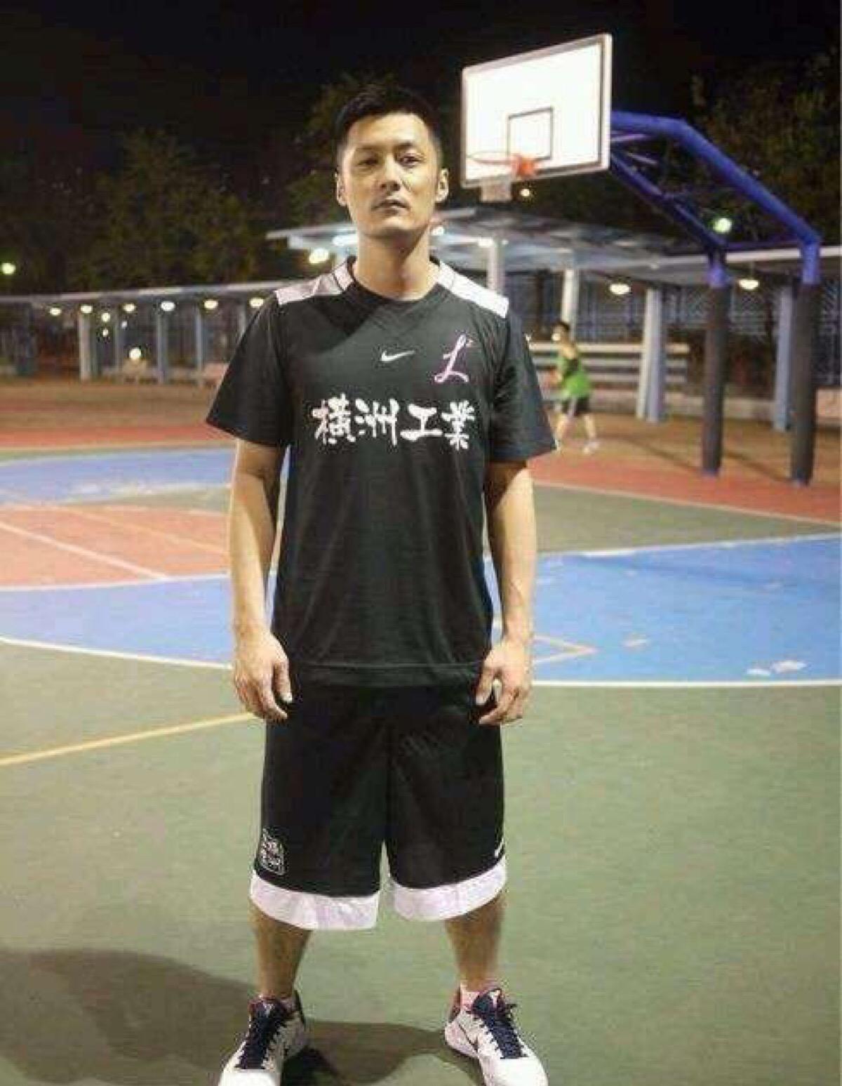 余文乐打篮球怎么样?余文乐篮球比赛视频 余文乐打篮球怎么样?余文乐篮球比赛视频