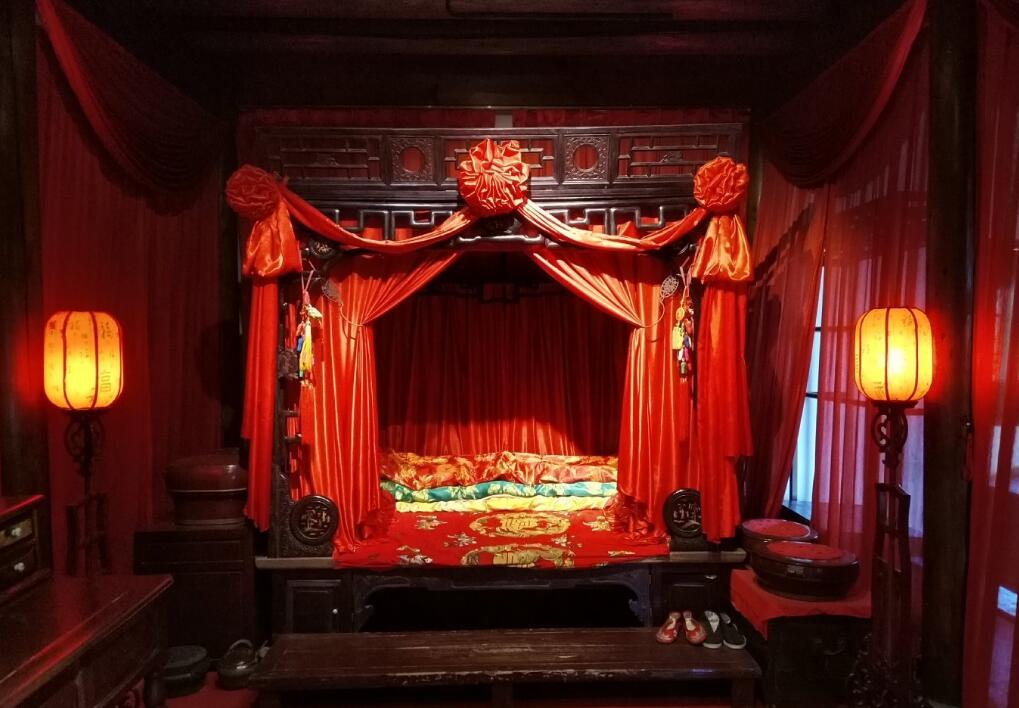 结婚坐床有什么讲究,别人坐了婚床有忌讳吗？　本文共（1057字）