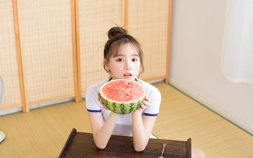 抖音和朋友吃饭的游戏(朋友一起吃饭玩的游戏)