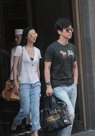 李健妻子有多美来看照片(李健妻子的近照) 李健妻子有多美来看照片(李健妻子的近照)