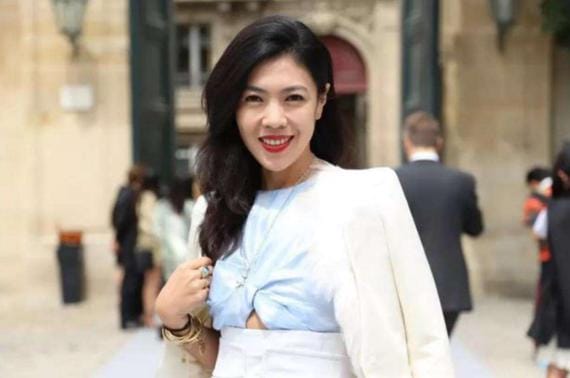洪晃的三次婚姻史回顾,他和苏芒谁更厉害? 本文共(2459字) 洪晃的三次婚姻史回顾,他和苏芒谁更厉害? 本文共(2459字)