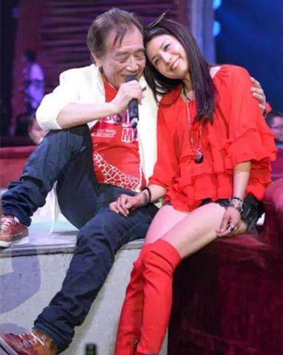 张帝唱歌为什么总是一个调,他的三位妻子的图片来了 本文共(1099字) 张帝唱歌为什么总是一个调,他的三位妻子的图片来了 本文共(1099字)