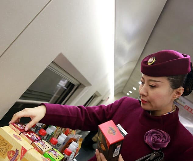 高铁列车长工资多少?列车长办公席在几号车厢 本文共(835字) 高铁列车长工资多少?列车长办公席在几号车厢 本文共(835字)