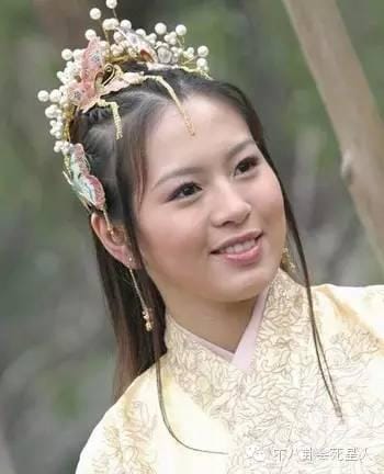 刘品言和天心长得像对比图(刘品言近照脸尖容貌变) 刘品言和天心长得像对比图(刘品言近照脸尖容貌变)