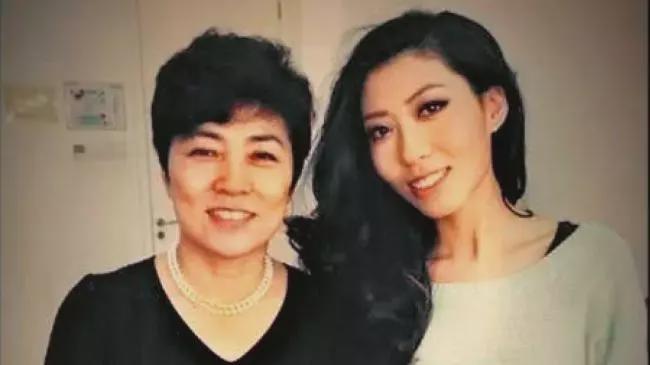 曲婉婷妈妈 o 曲婉婷妈妈 o