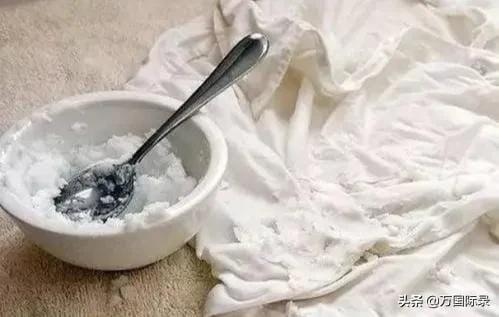 白色衣服发黄,怎么清洗呢-（衣服发黄清洗窍门）(图3)