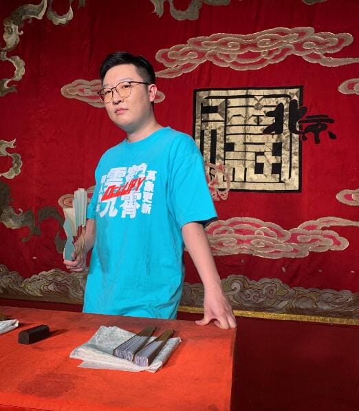 曹鹤阳怼观众刺绣大褂事件回顾(烧饼曹鹤阳扒马褂) 曹鹤阳怼观众刺绣大褂事件回顾(烧饼曹鹤阳扒马褂)