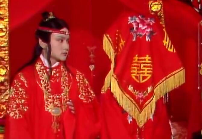 接亲时谁给新娘盖盖头?新娘红盖头用完怎么处理 本文共(1147字) 接亲时谁给新娘盖盖头?新娘红盖头用完怎么处理 本文共(1147字)