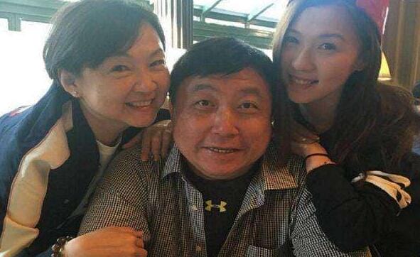 王晶老婆为女儿拉人气照片曝光(王晶有儿子吗) 王晶老婆为女儿拉人气照片曝光(王晶有儿子吗)
