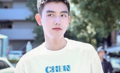 陈飞宇走秀牛油果绿毛衣吸睛 陈飞宇走秀牛油果绿毛衣吸睛