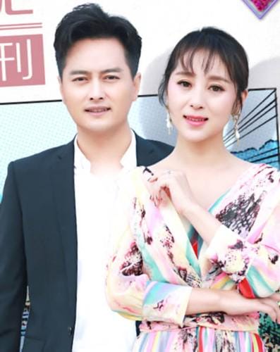 郭津彤有过婚史吗,云飞和郭津彤相差几岁? 本文共(1040字) 郭津彤有过婚史吗,云飞和郭津彤相差几岁? 本文共(1040字)