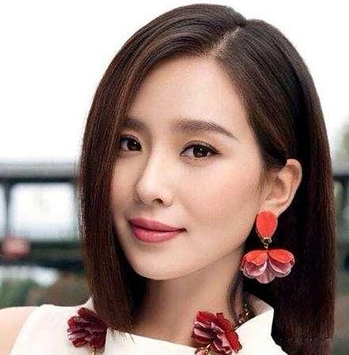 韩国女明星发型图片,女发型图片中短发,本文共(1476字) 韩国女明星发型图片,女发型图片中短发,本文共(1476字)