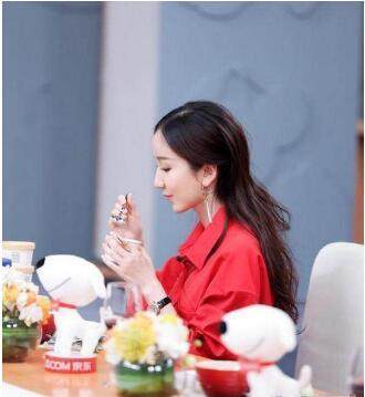 娄艺潇不文雅照片(娄艺潇低调现身) 娄艺潇不文雅照片(娄艺潇低调现身)