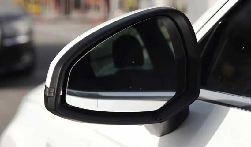 汽车反光镜和后视镜怎么调合适（汽车反光镜怎么调整）(图1)