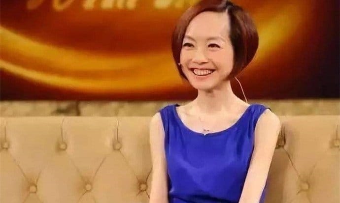 鲁豫23岁旧照曝光和近照差别巨大(鲁豫生活照) 鲁豫23岁旧照曝光和近照差别巨大(鲁豫生活照)