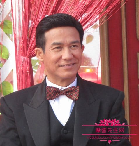 李子雄长得和梁朝伟很像是亲戚吗?李子雄都(一直以为李子雄和梁朝伟是一个人) 李子雄长得和梁朝伟很像是亲戚吗?李子雄都(一直以为李子雄和梁朝伟是一个人)