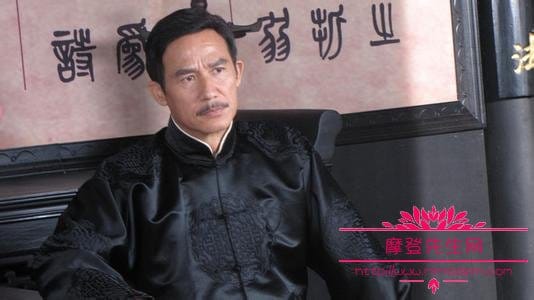 李子雄长得和梁朝伟很像是亲戚吗?李子雄都(一直以为李子雄和梁朝伟是一个人) 李子雄长得和梁朝伟很像是亲戚吗?李子雄都(一直以为李子雄和梁朝伟是一个人)